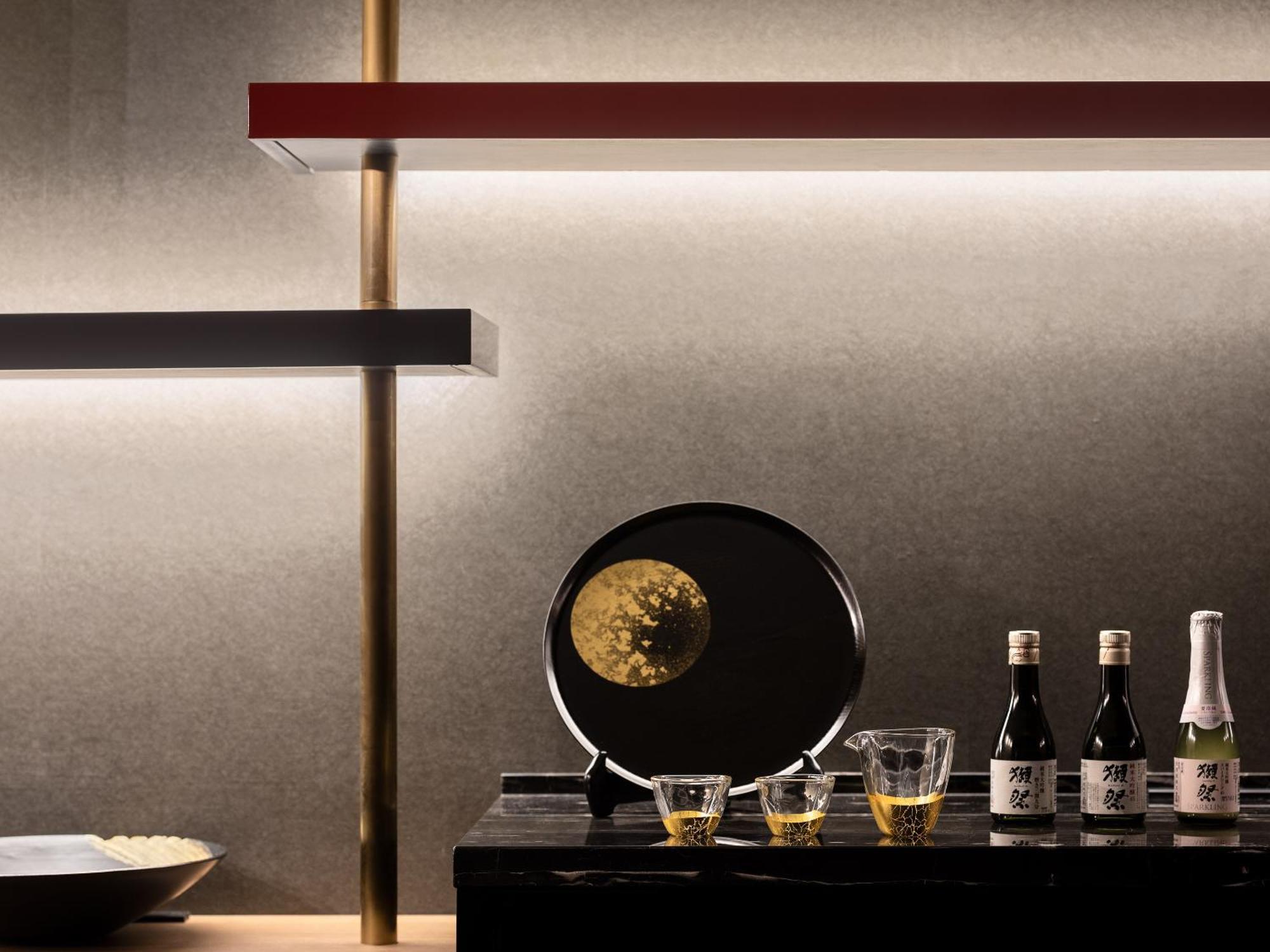 Mitsui Garden Hotel Roppongi Tokyo Premier Екстериор снимка A selection of Japanese sake